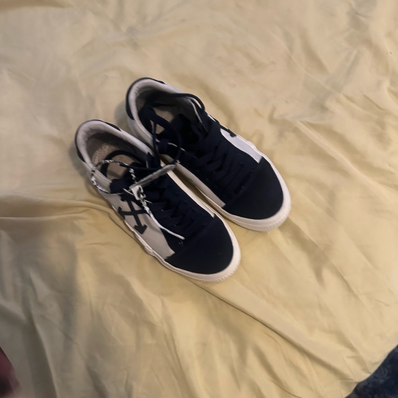 It’s a good shoes it’s looks new - Picture 3 of 5